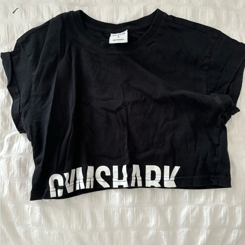 Black crop gym shark shirt